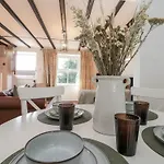 Honeysuckle Holiday home